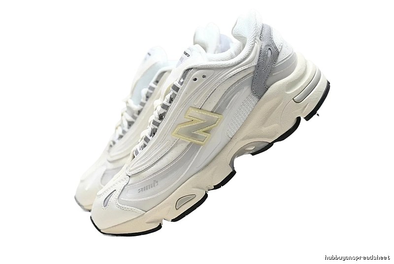 New Balance retro-style white shoes