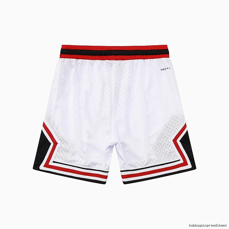 AJ sporty white shorts