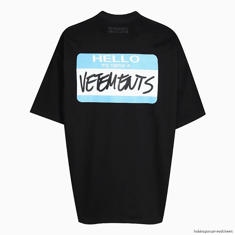 Logo Detail Statement graphic T-shirt Black Colorful Lucky with Functional Detail