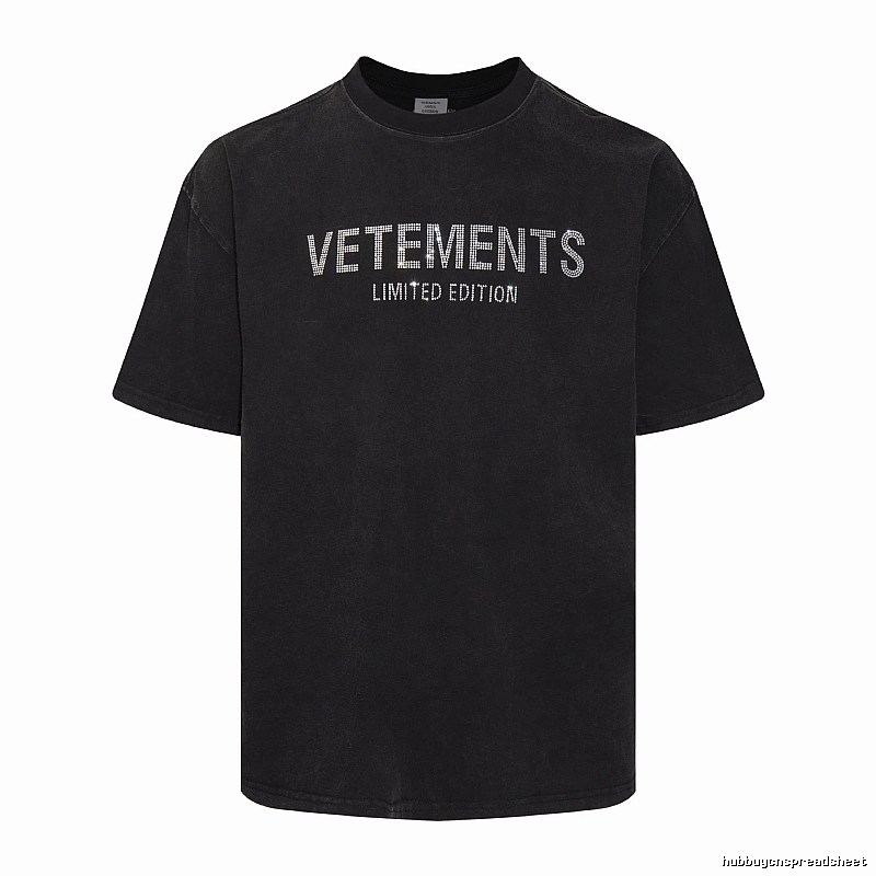 Logo Detail Statement graphic T-shirt Black Colorful Lucky with Relaxed Feel