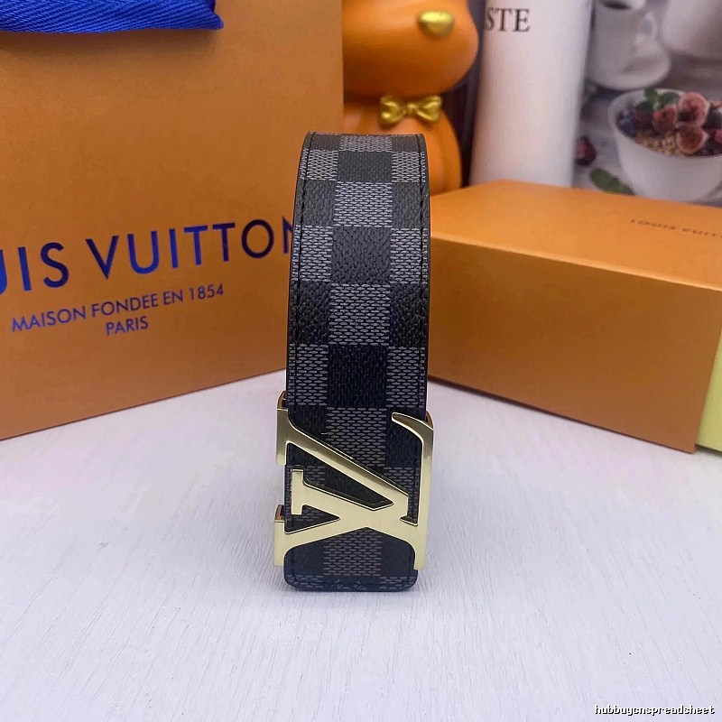 Louis Vuitton Minimal Outfit Detail Monogram Belt Resort Wear